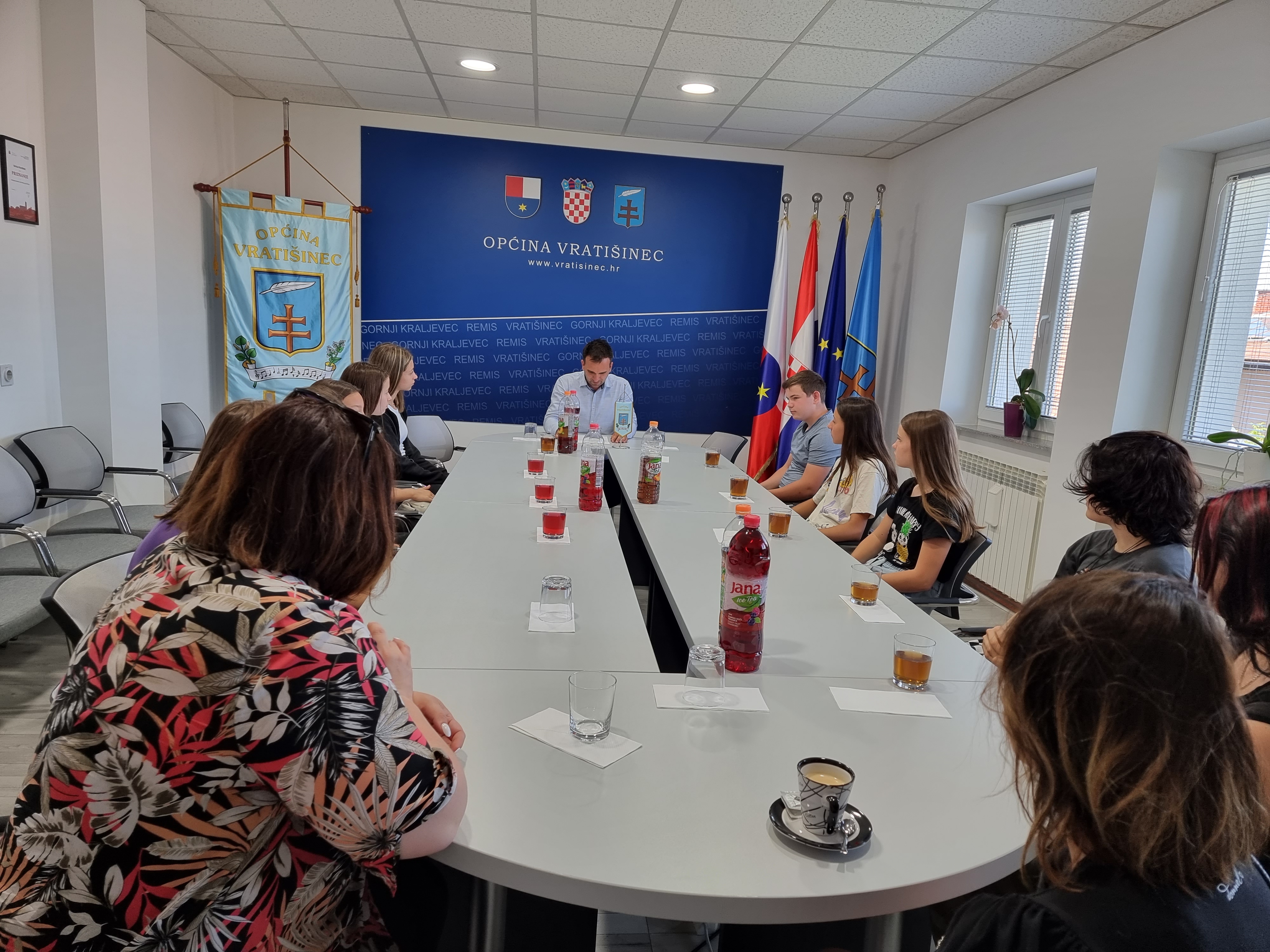 OPĆINA VRATIŠINEC Učenici osnovne škole na prijemu kod načelnika Mihaela Grbavca
