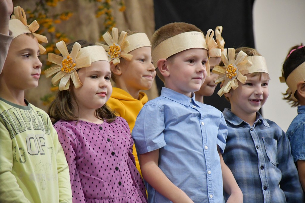 PROSLAVA JESENI Brojni zaljubljenici u kulturnu baštinu i tradiciju našega kraja okupili se na Danima zahvalnosti za plodove zemlje PROSLAVA JESENI Brojni zaljubljenici u kulturnu baštinu i tradiciju našega kraja okupili se na Danima zahvalnosti za plodove zemlje
