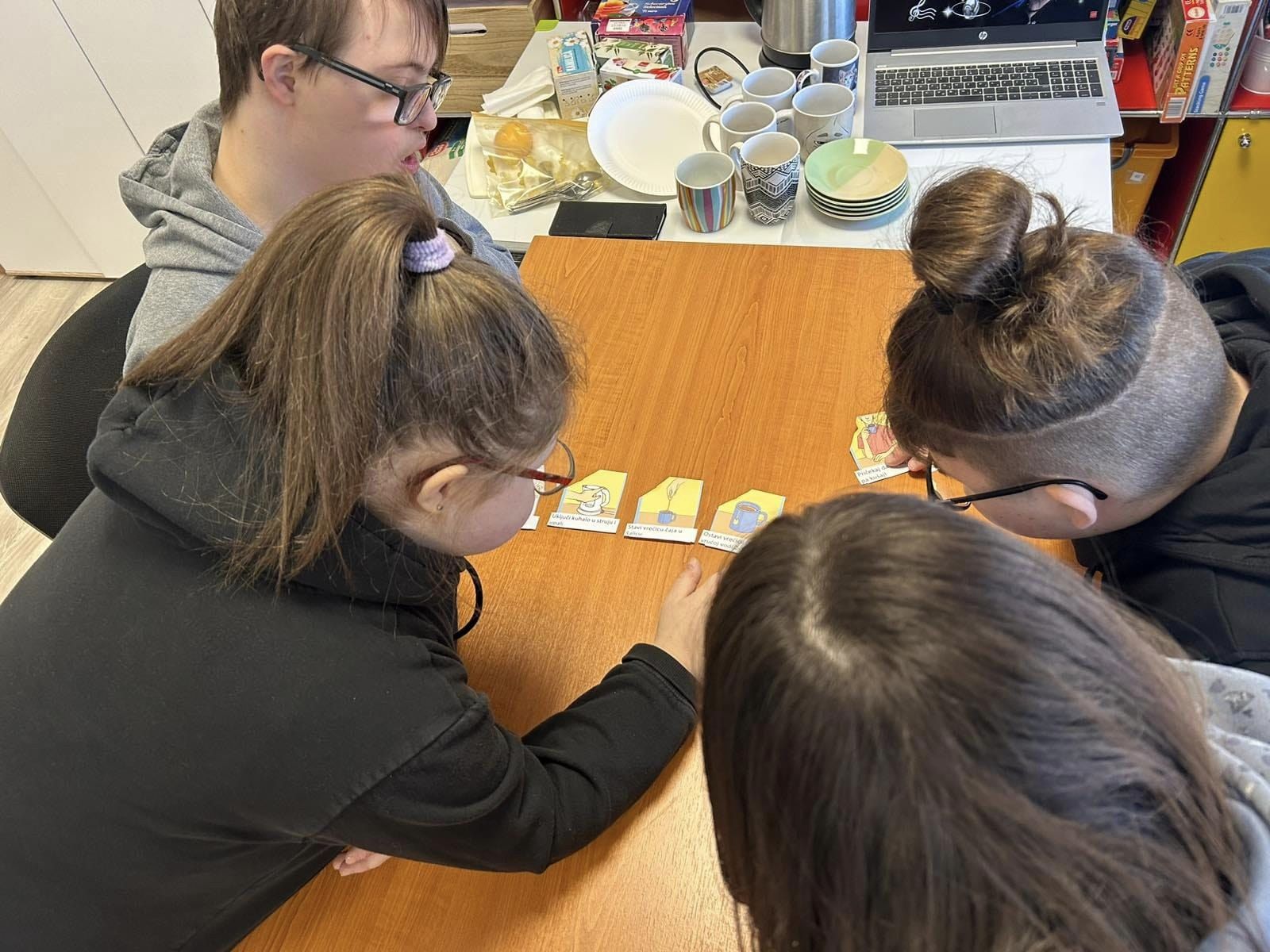 ZIMSKA ČAJANKA Mali ‘Downići’ uživali u čarima čajeva