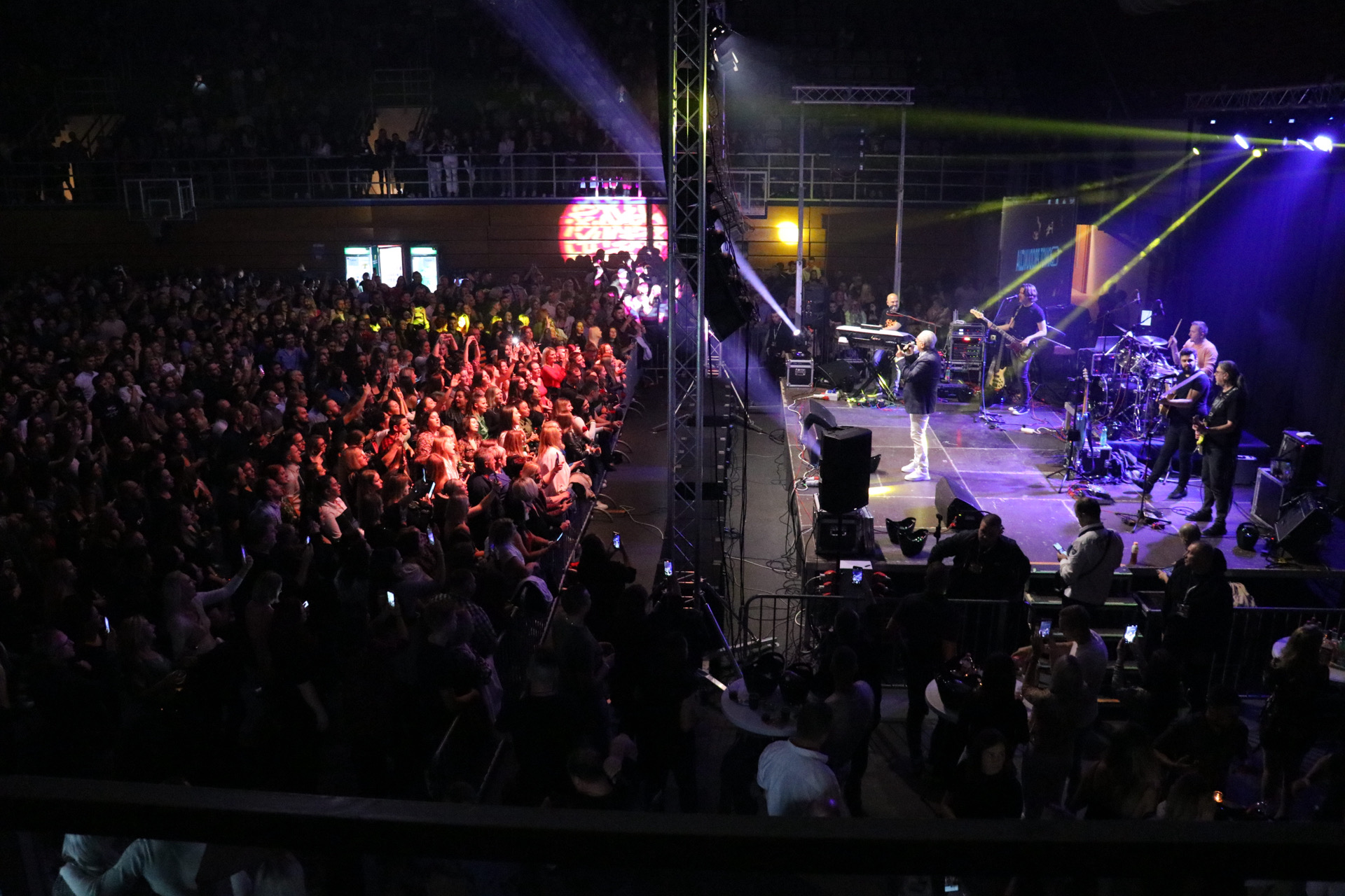 FOTO Željko Samardžić zagrijao Čakovec na jesenskom koncertu u punoj GOC dvorani