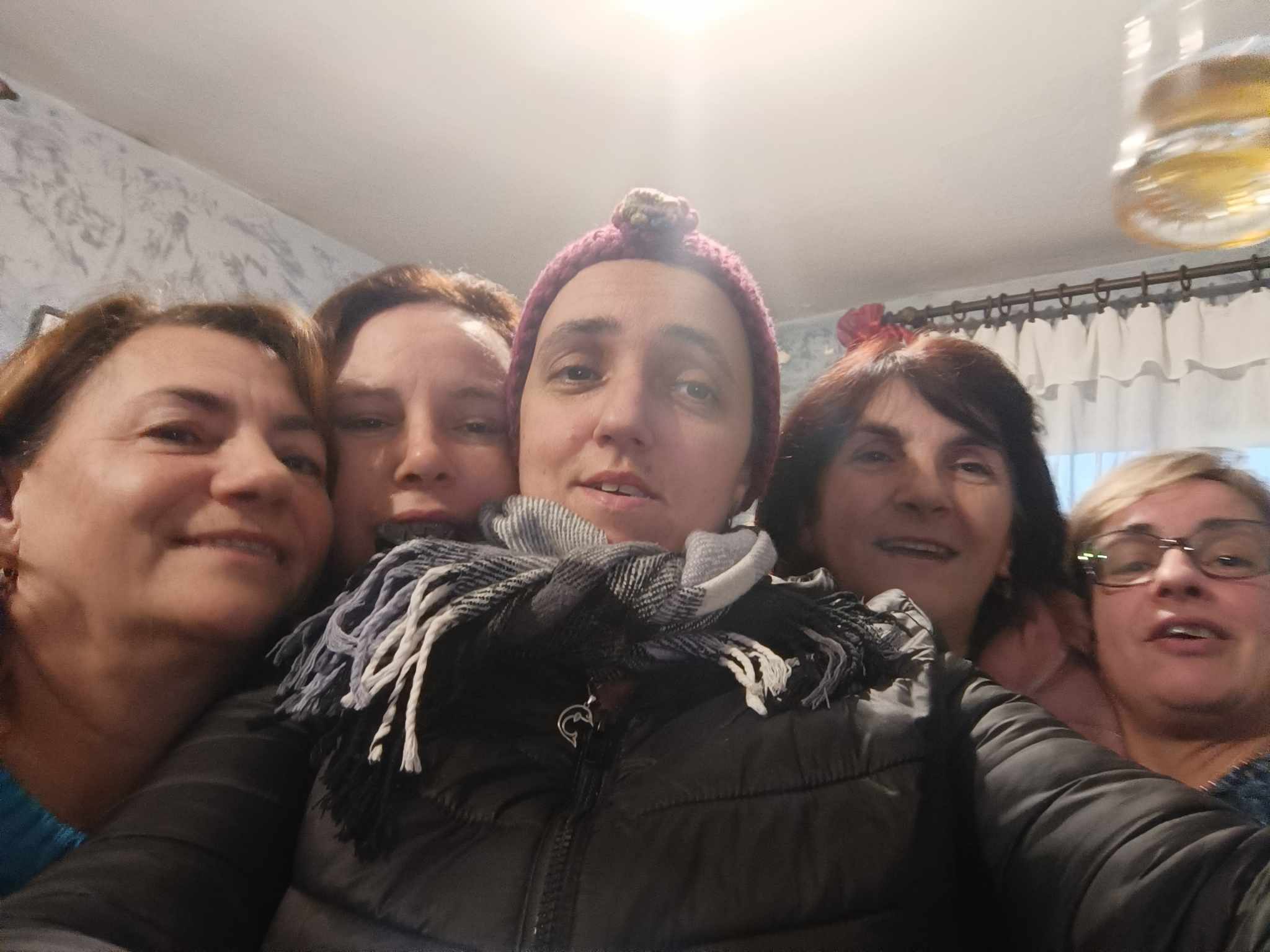 IZNENAĐENJE ZA 70. ROĐENDAN Ivana Novaka, dimnjačara iz Kuršanca, u rano jutro iznenadili njegovi najmiliji IZNENAĐENJE ZA 70. ROĐENDAN Ivana Novaka, dimnjačara iz Kuršanca, u rano jutro iznenadili njegovi najmiliji