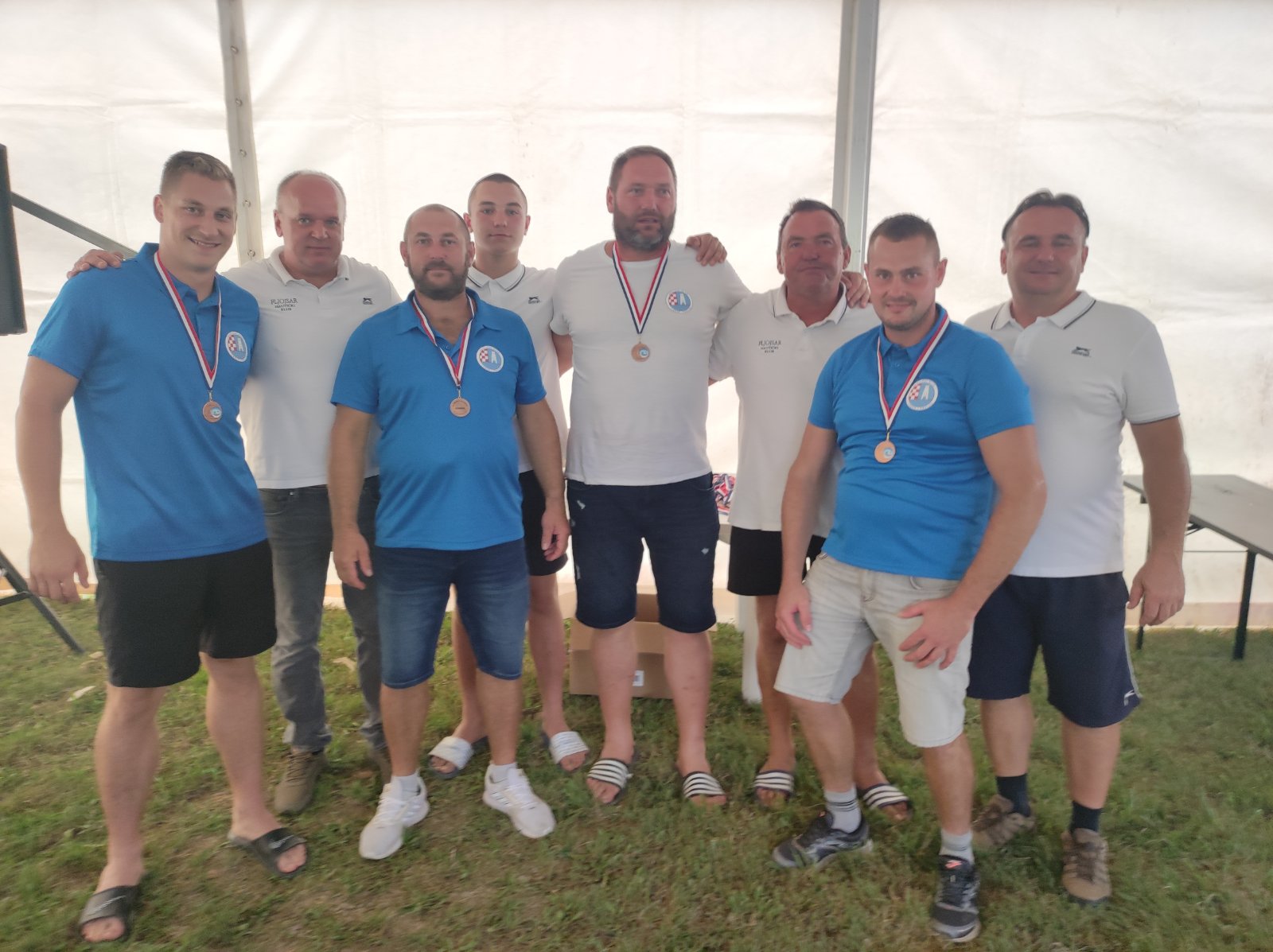 FOTO Pobjednici natjecanja u ekipnom veslanju dravskim čamcima su ekipe ‘Royal transport’ i ‘Fljojsarice’ FOTO Pobjednici natjecanja u ekipnom veslanju dravskim čamcima su ekipe ‘Royal transport’ i ‘Fljojsarice’