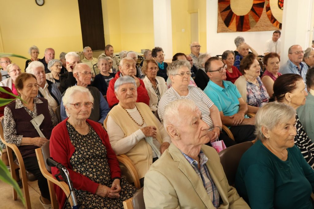 DAN STARIJIH OSOBA Župan Matija Posavec posjetio Dom za starije i nemoćne Čakovec DAN STARIJIH OSOBA Župan Matija Posavec posjetio Dom za starije i nemoćne Čakovec