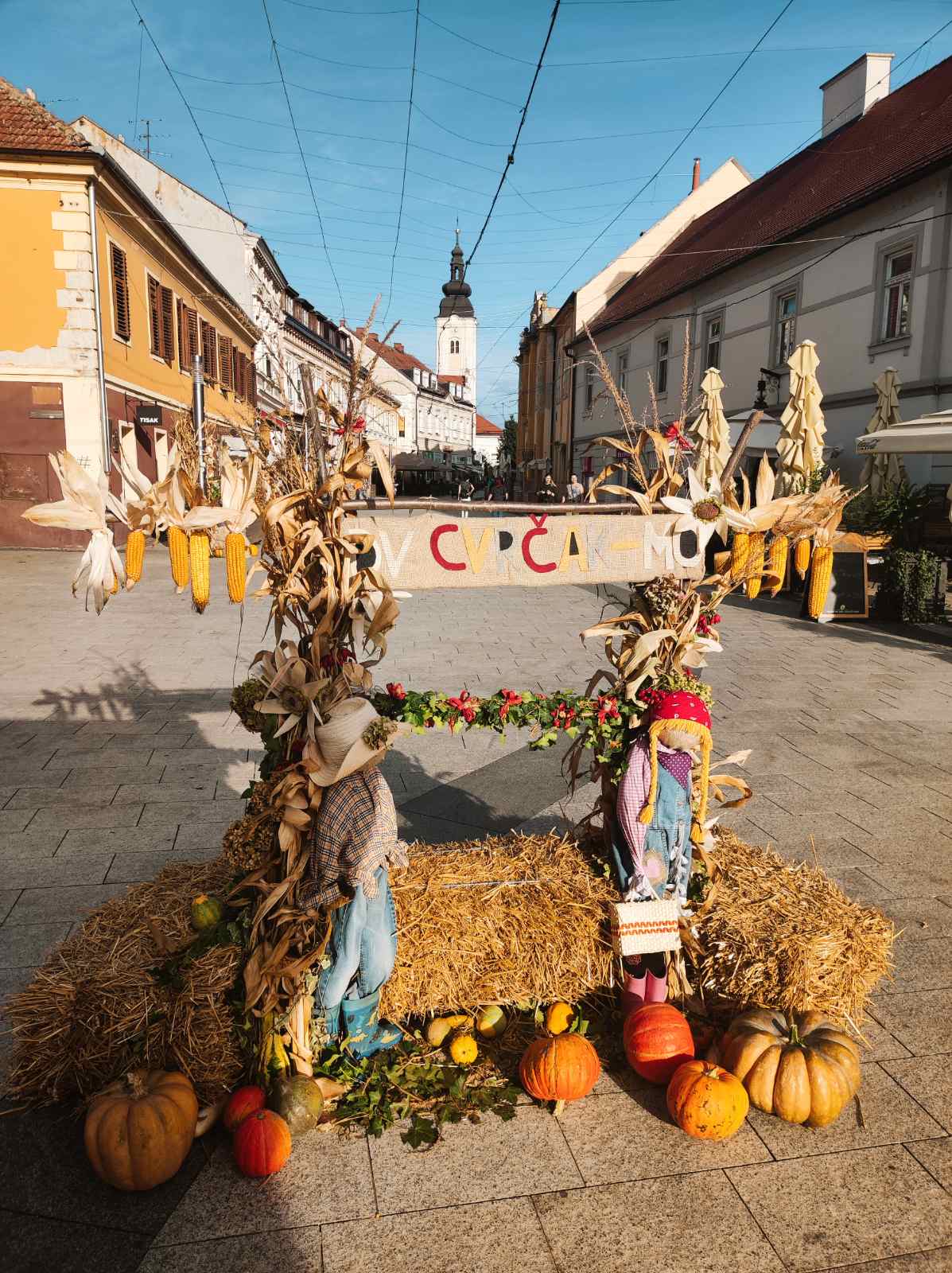 ČAKOVEC Jesenske umjetničke instalacije uljepšale središte grada