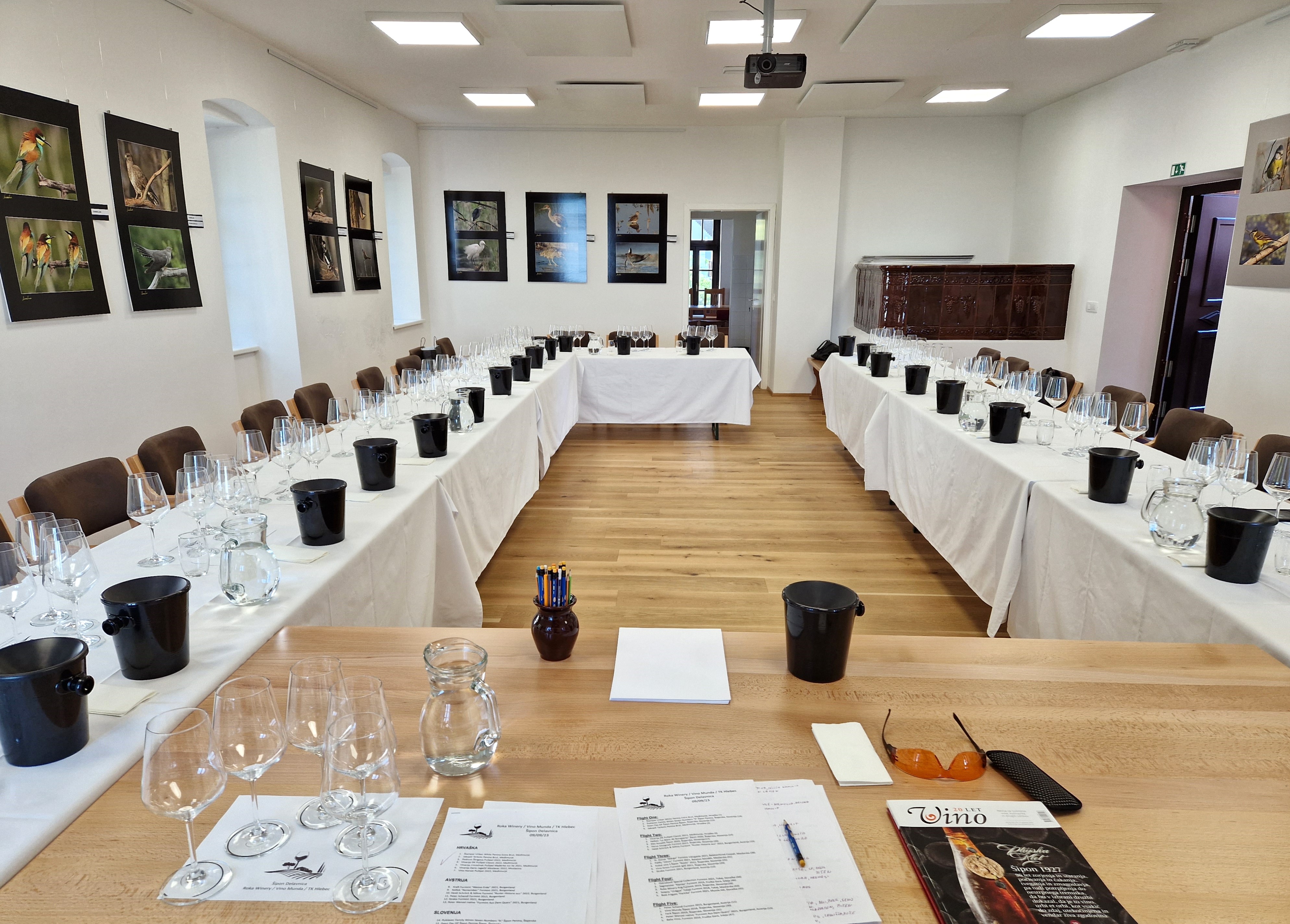 MEĐUNARODNA RADIONICA I DEGUSTACIJA Kušačima je bilo ponuđeno pet setova kvalitetnih vina