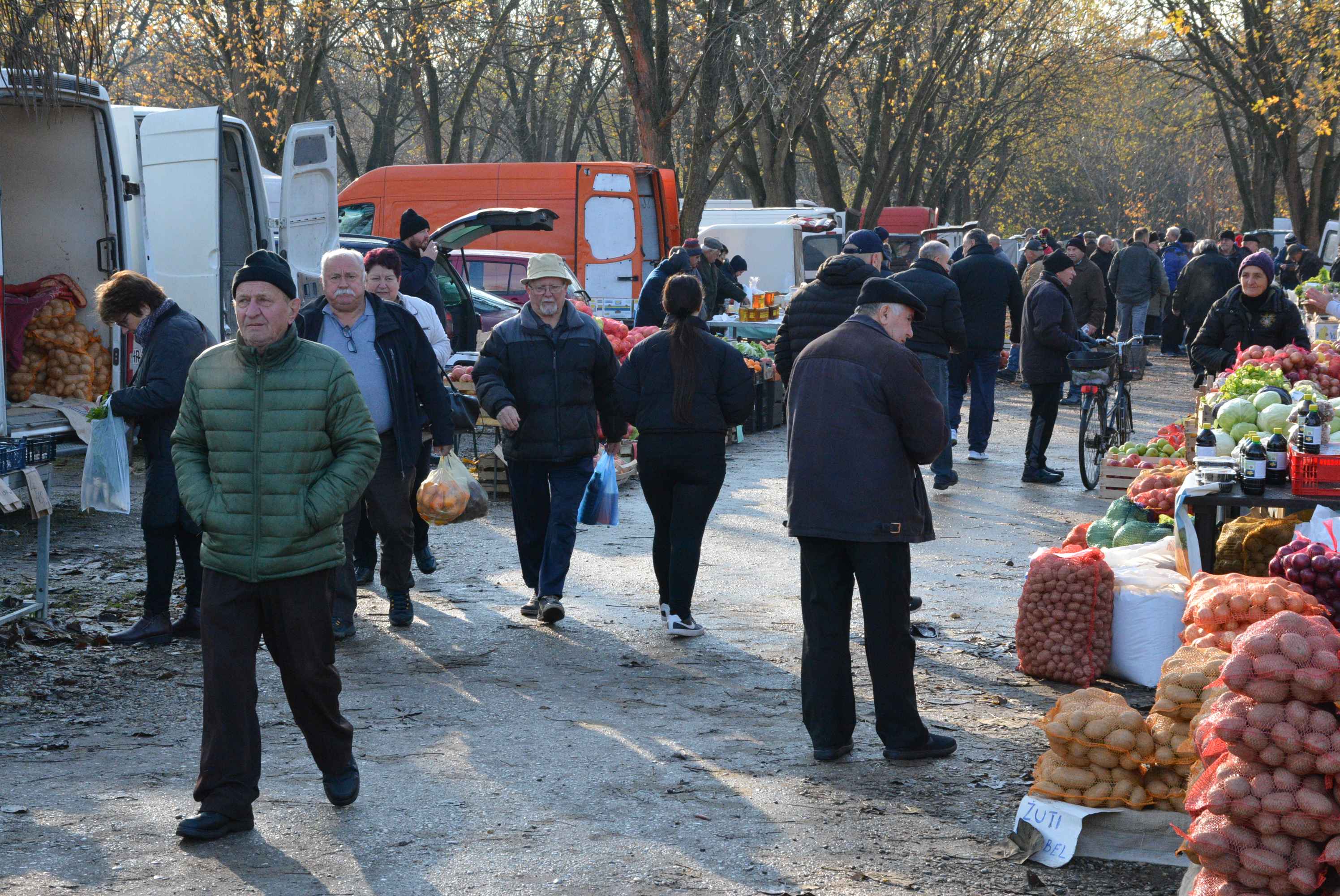 FOTO Čakovečki sajam odolijeva zimskoj hladnoći – posjetitelji hrabro istraživali bogatu ponudu unatoč mrazu na automobilima