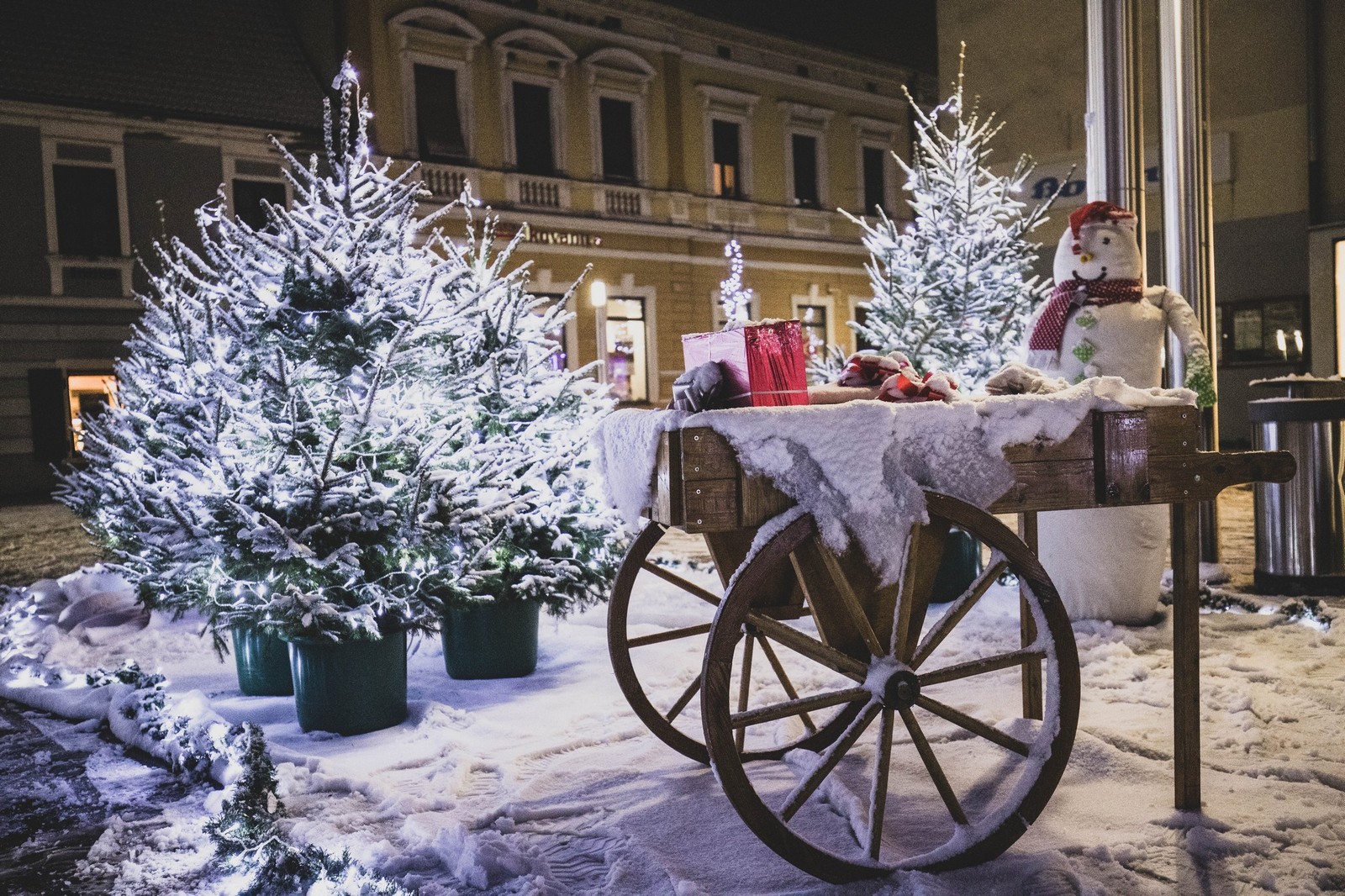 Mališani uživali u sanjkanju, snježna dekoracija centru Čakovca dala posebnu čar