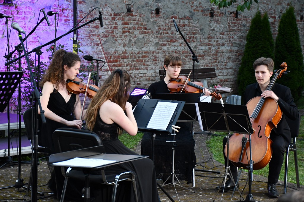 BILO JE ZA PAMĆENJE Koncert ‘Slavenski u Kraljevom vrtu’