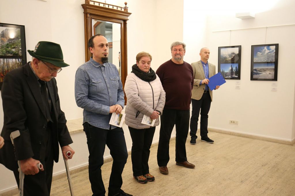 2770808610214156383200520128928