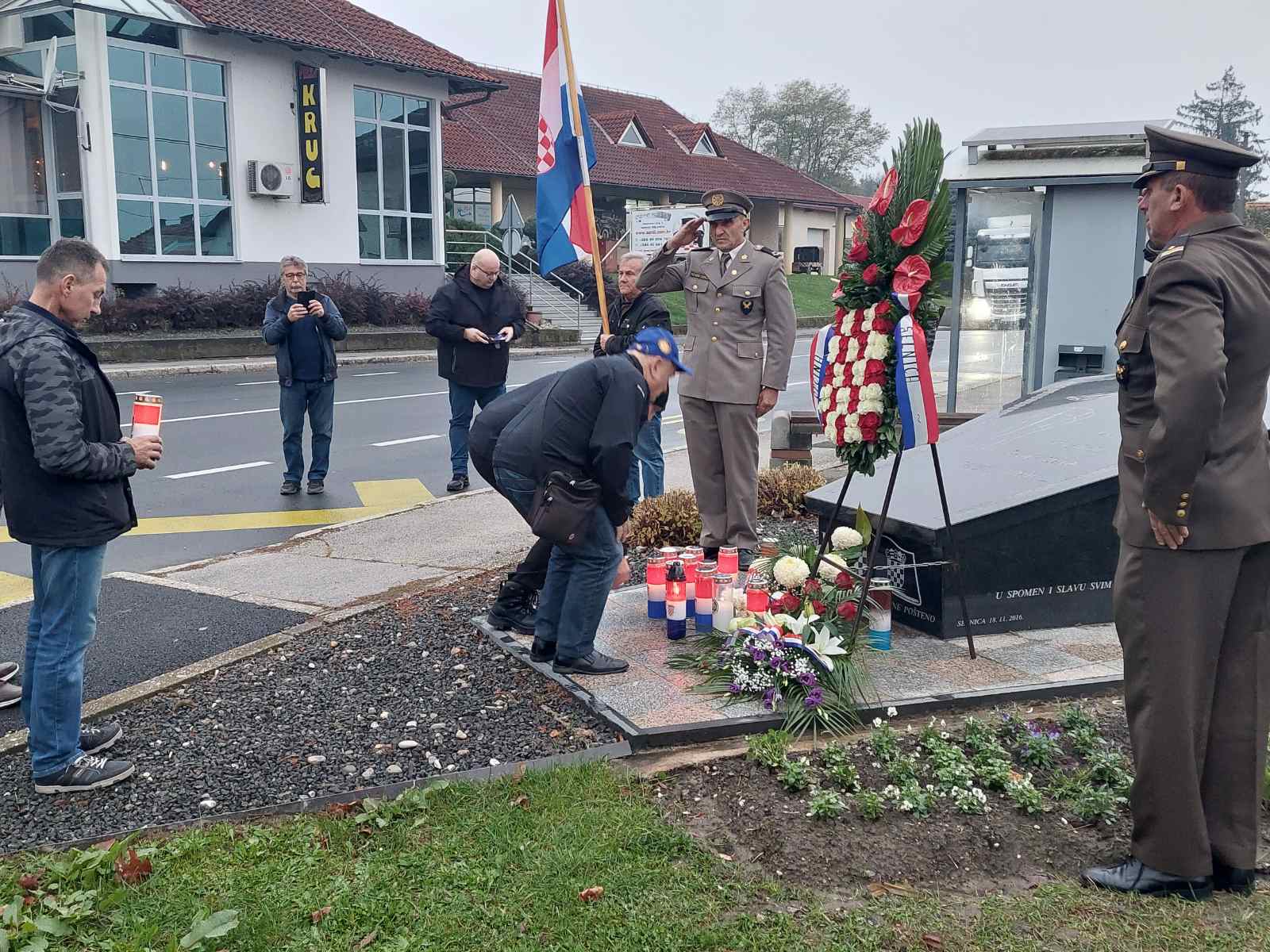 FOTO U Selnici odana počast poginulim hrvatskim braniteljima