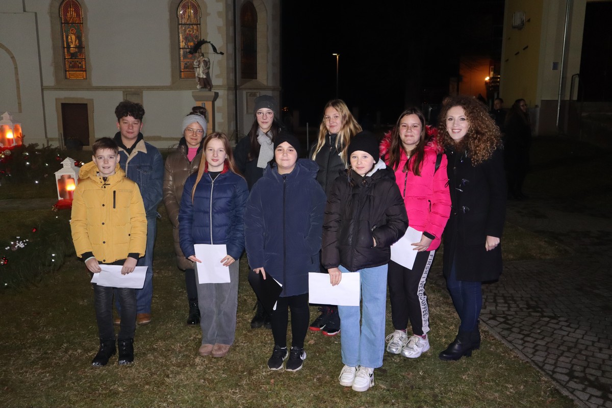 FOTO Na adventskom vijencu u centru Svetog Martina na Muri upaljena je još jedna svijeća