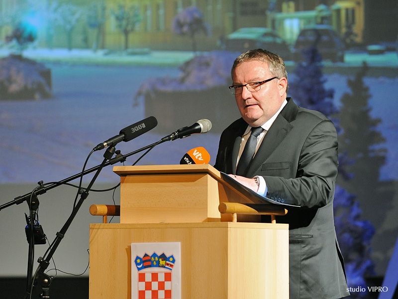 324113787dsc8537548106