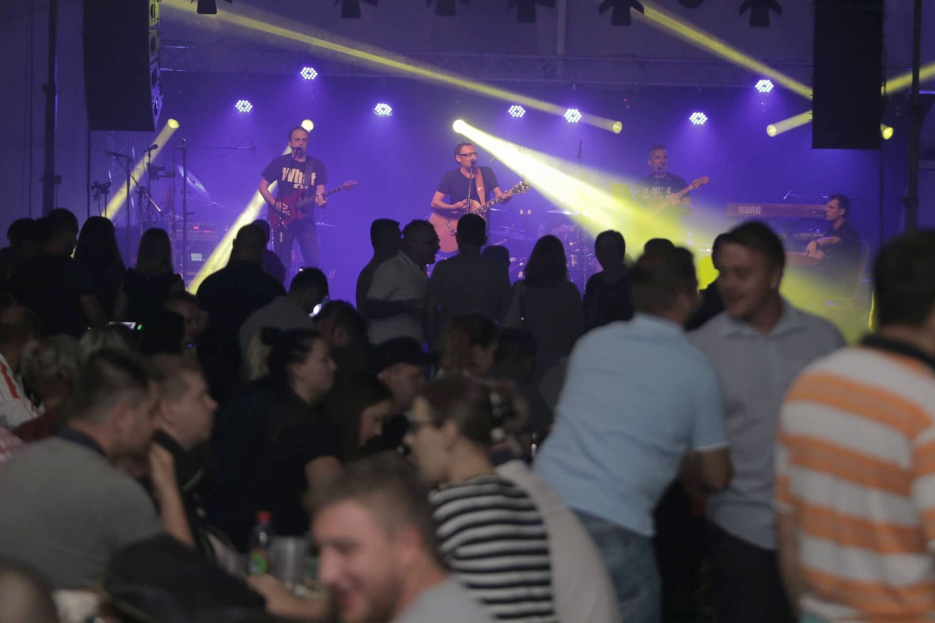 Leteći odred oduševio ispod šatora u Kotoribi