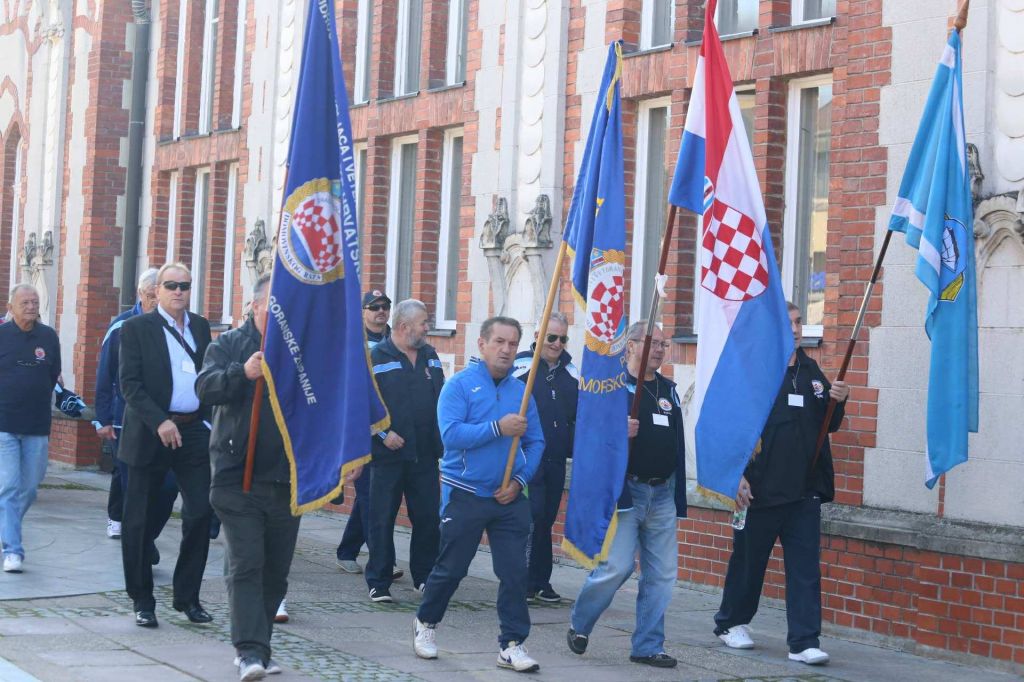 2193158610213070969545857145634