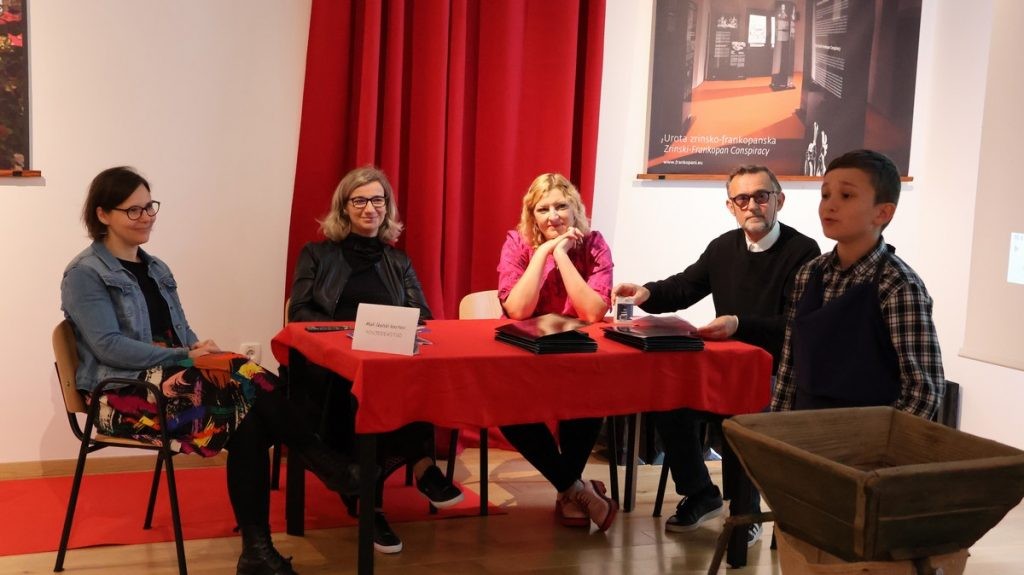 Mali školski kustosi