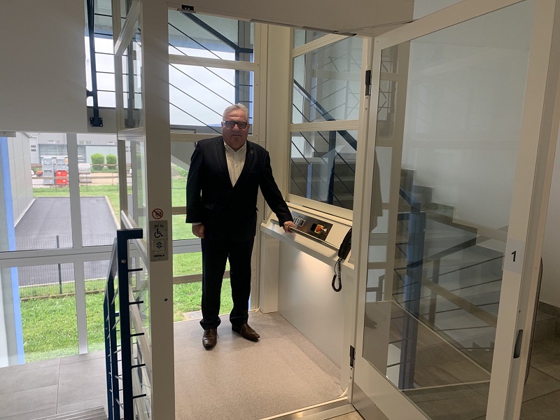 Prelog vertikalna platforma