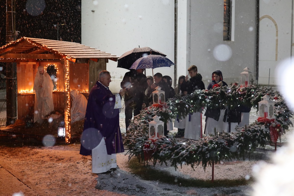SVETI MARTIN NA MURI Paljenjem prve adventske svijeće započelo je najradosnije doba u godini