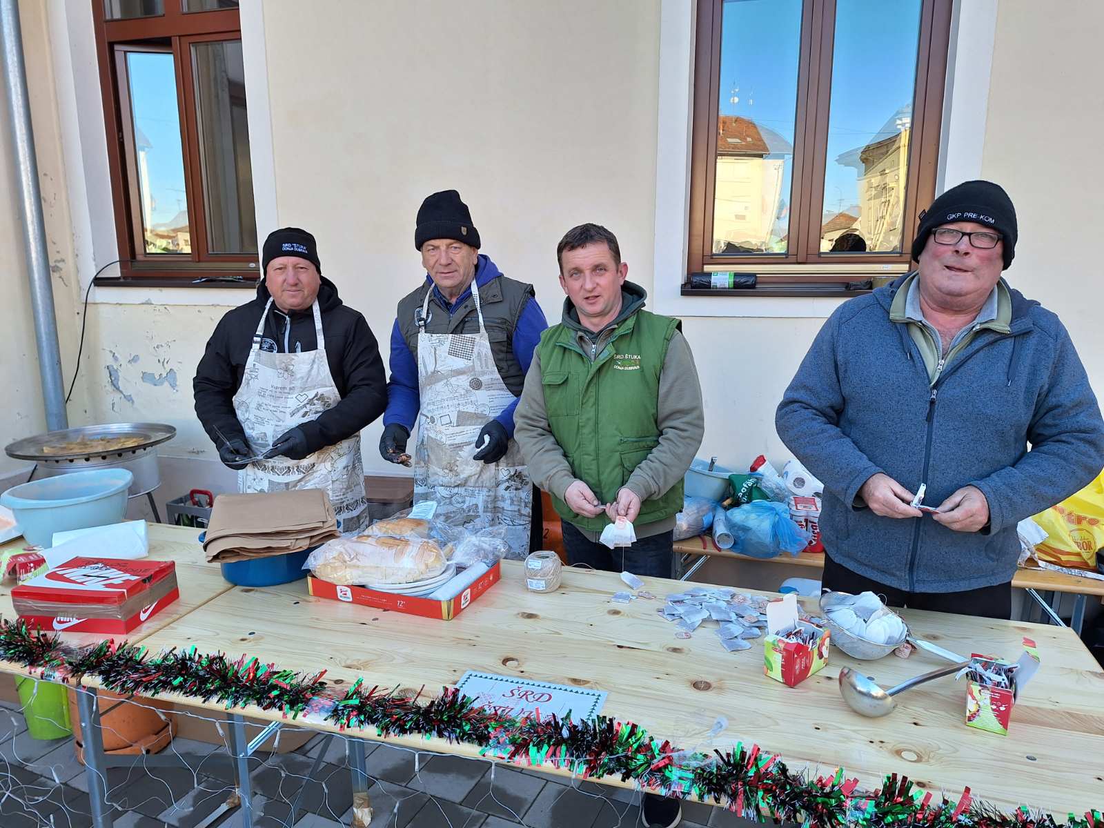 FOTO/VIDEO Pogledajte blagdansku atmosferu Božićnog sajma u Donjoj Dubravi