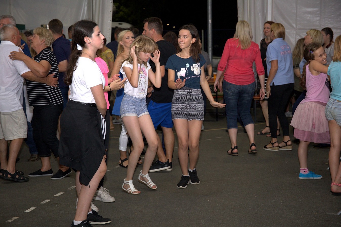 Mejaši rasplesali brojnu publiku u Palovcu