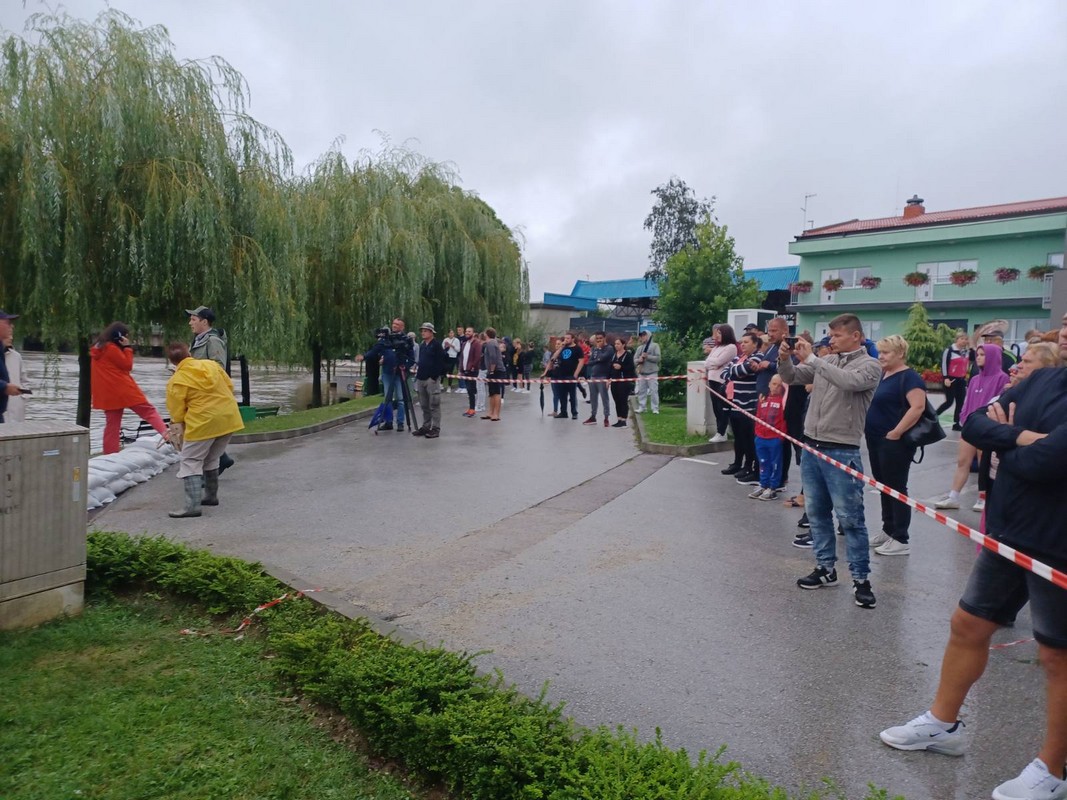 MURSKO SREDIŠĆE Gradonačelnik Srpak: ‘Nadamo se najboljem, ali pred nama je duga noć’ MURSKO SREDIŠĆE Gradonačelnik Srpak: ‘Nadamo se najboljem, ali pred nama je duga noć’