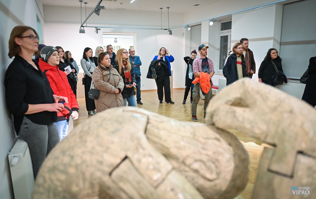 MUZEJ CROATA INSULANUS Otvorena je izložba skulptura Ivana Mladenovića