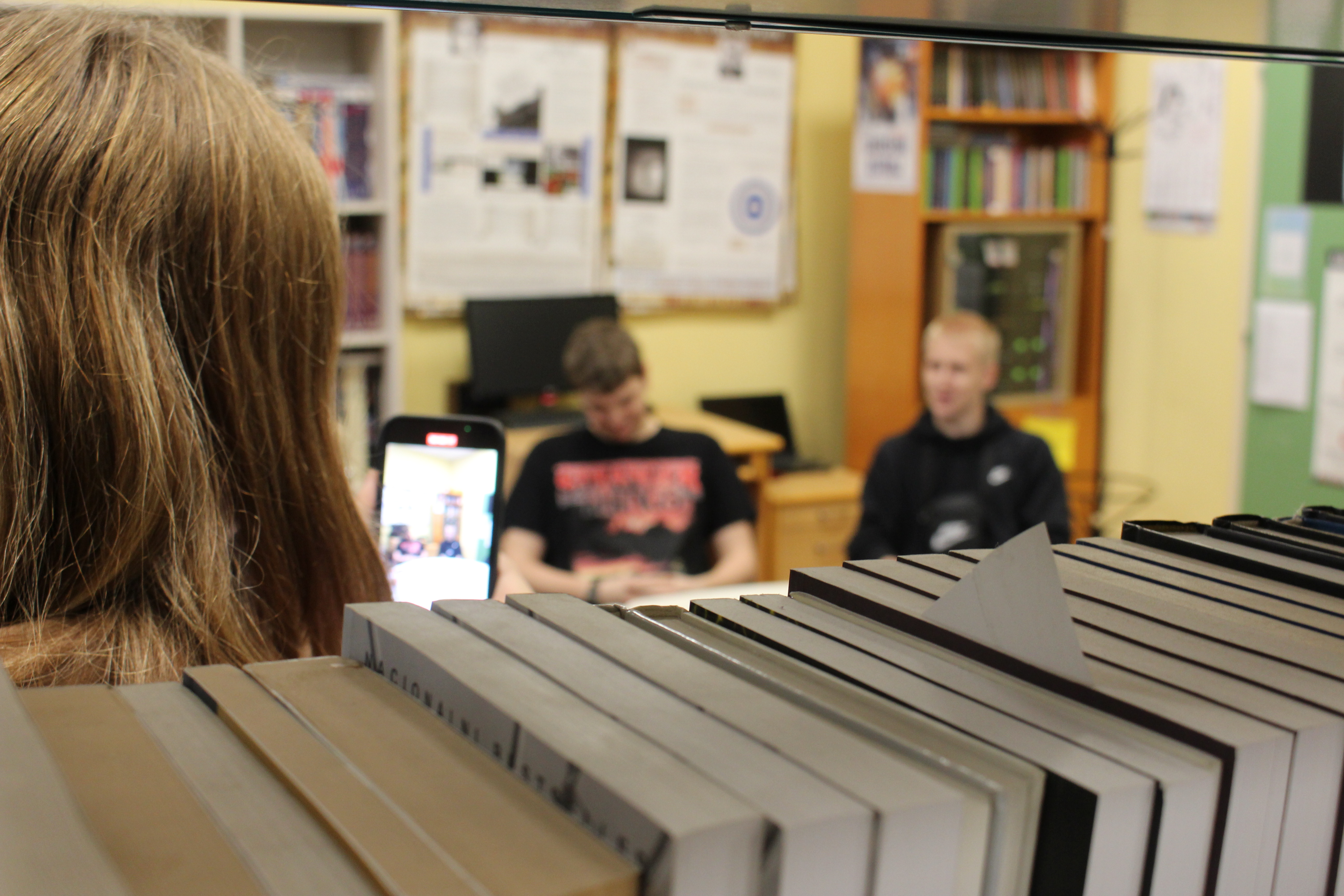 ETŠ ČAKOVEC Student Aleksandar Posavec snima kratkometražni film u kojem glume naši mladi glumci ETŠ ČAKOVEC Student Aleksandar Posavec snima kratkometražni film u kojem glume naši mladi glumci