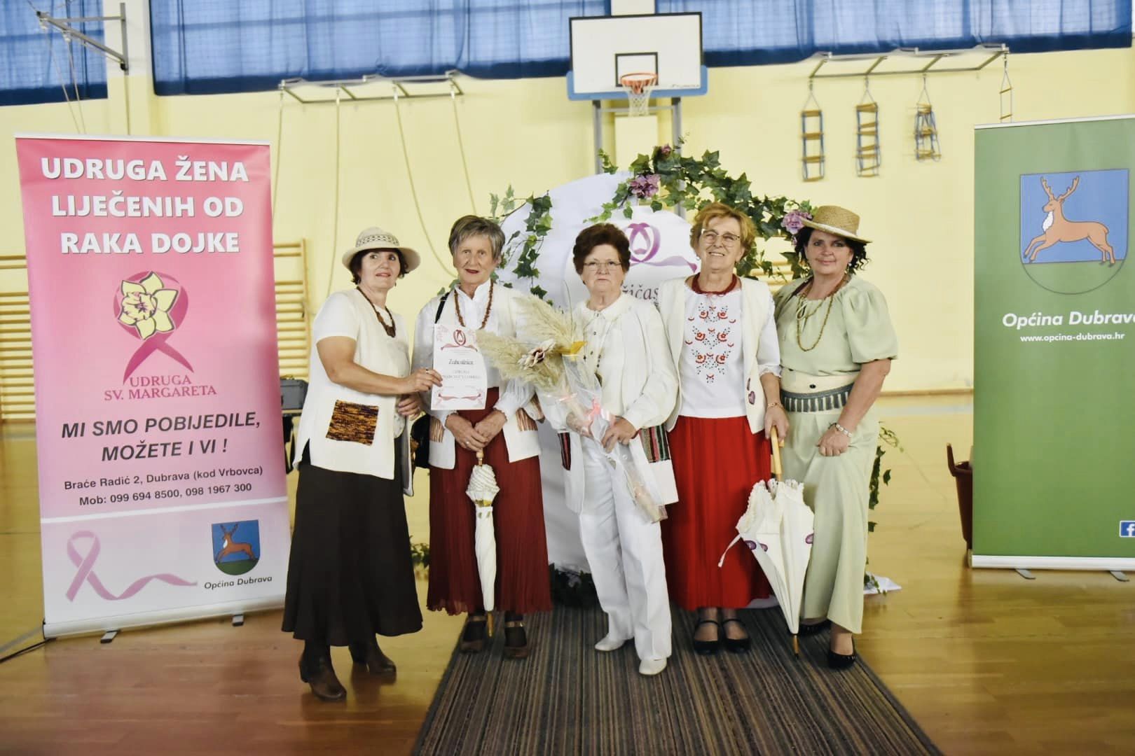 RUŽIČASTI LISTOPAD U DUBRAVI Članice kluba ‘Nova nada’ Čakovec gostovale na modnoj reviji RUŽIČASTI LISTOPAD U DUBRAVI Članice kluba ‘Nova nada’ Čakovec gostovale na modnoj reviji