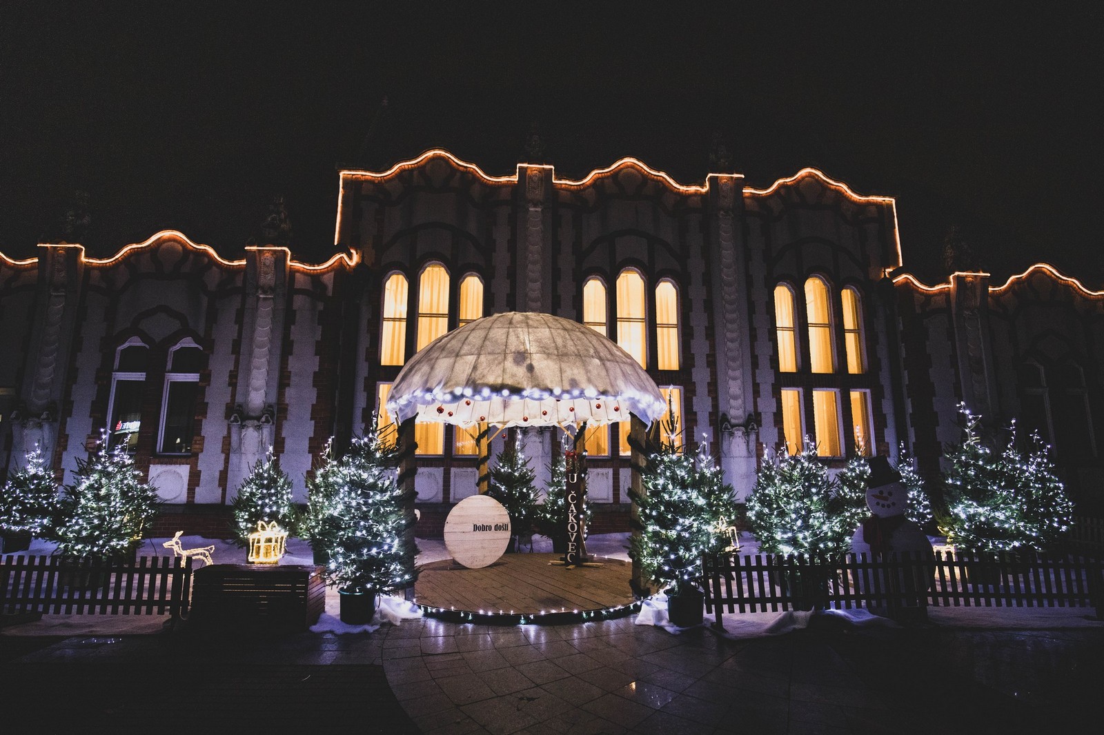 OVO JE PREKRASNO Božićno uređenje u centru Čakovca će vas oduševiti