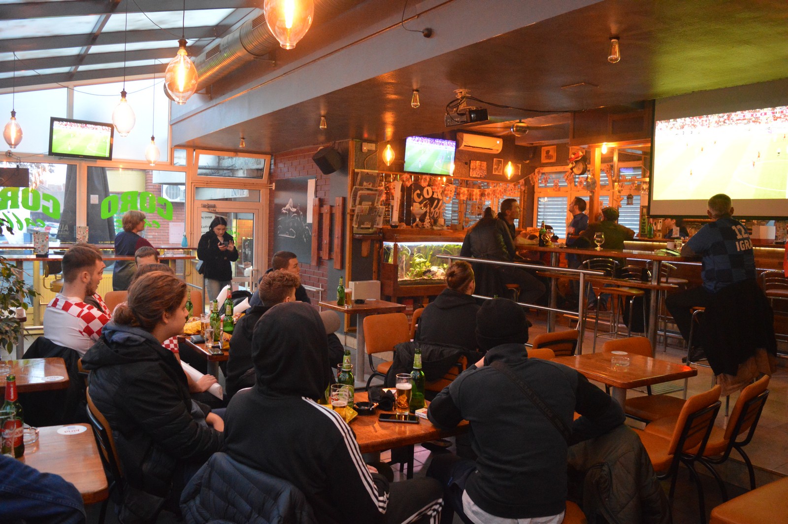 Vesela atmosfera u čakovečkim kafićima – svi navijaju za naše Vatrene!