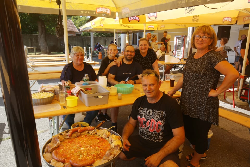 Kuhala se grofovska kotlovina u Pribislavcu, pobijedila ekipa Škola zdravog života