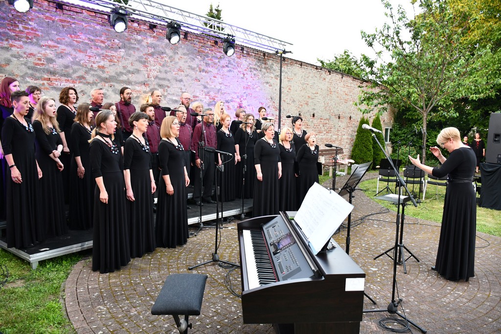 BILO JE ZA PAMĆENJE Koncert ‘Slavenski u Kraljevom vrtu’