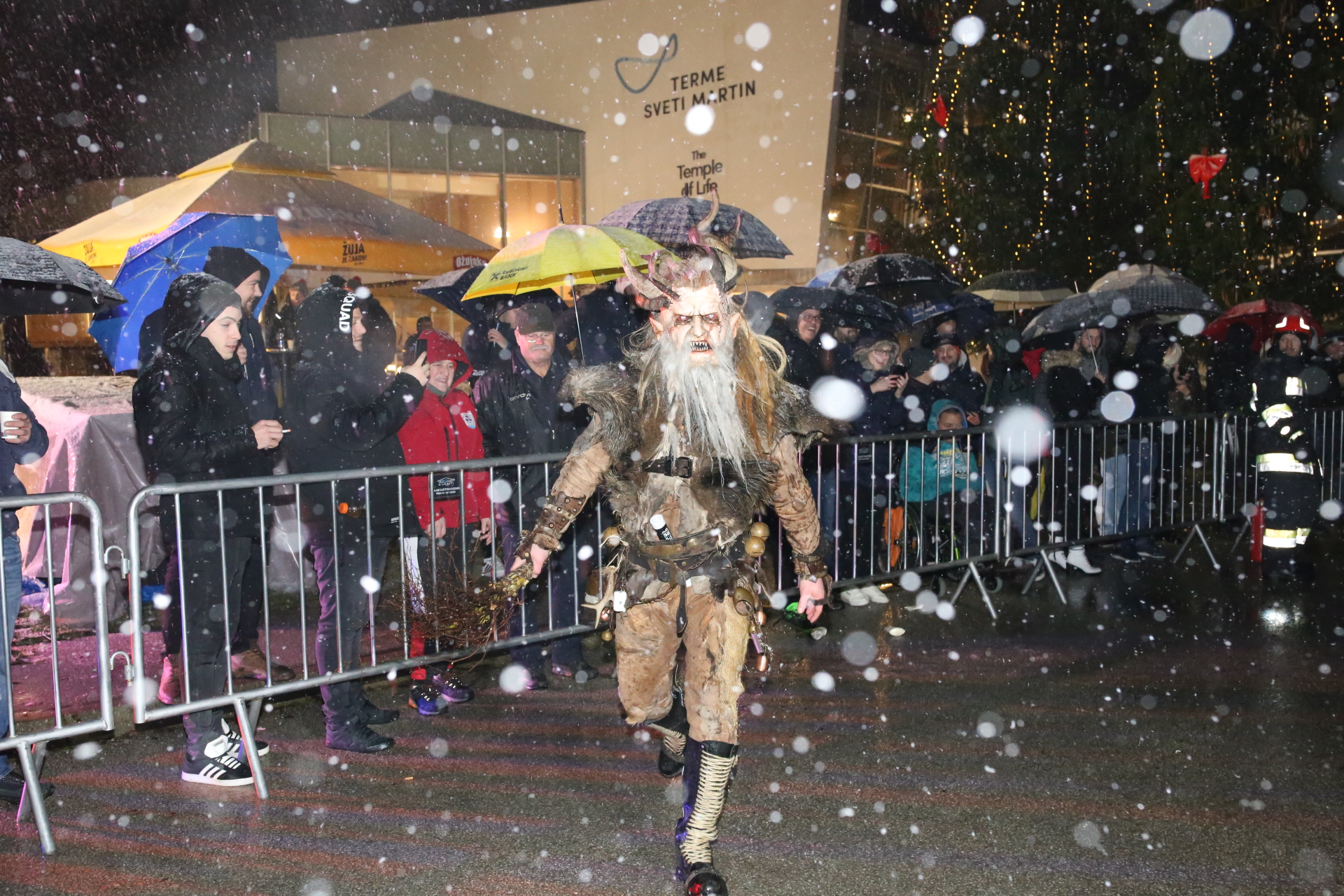 Oko 350 sudionika okupilo se na Svetomartinskom krampuslaufu!