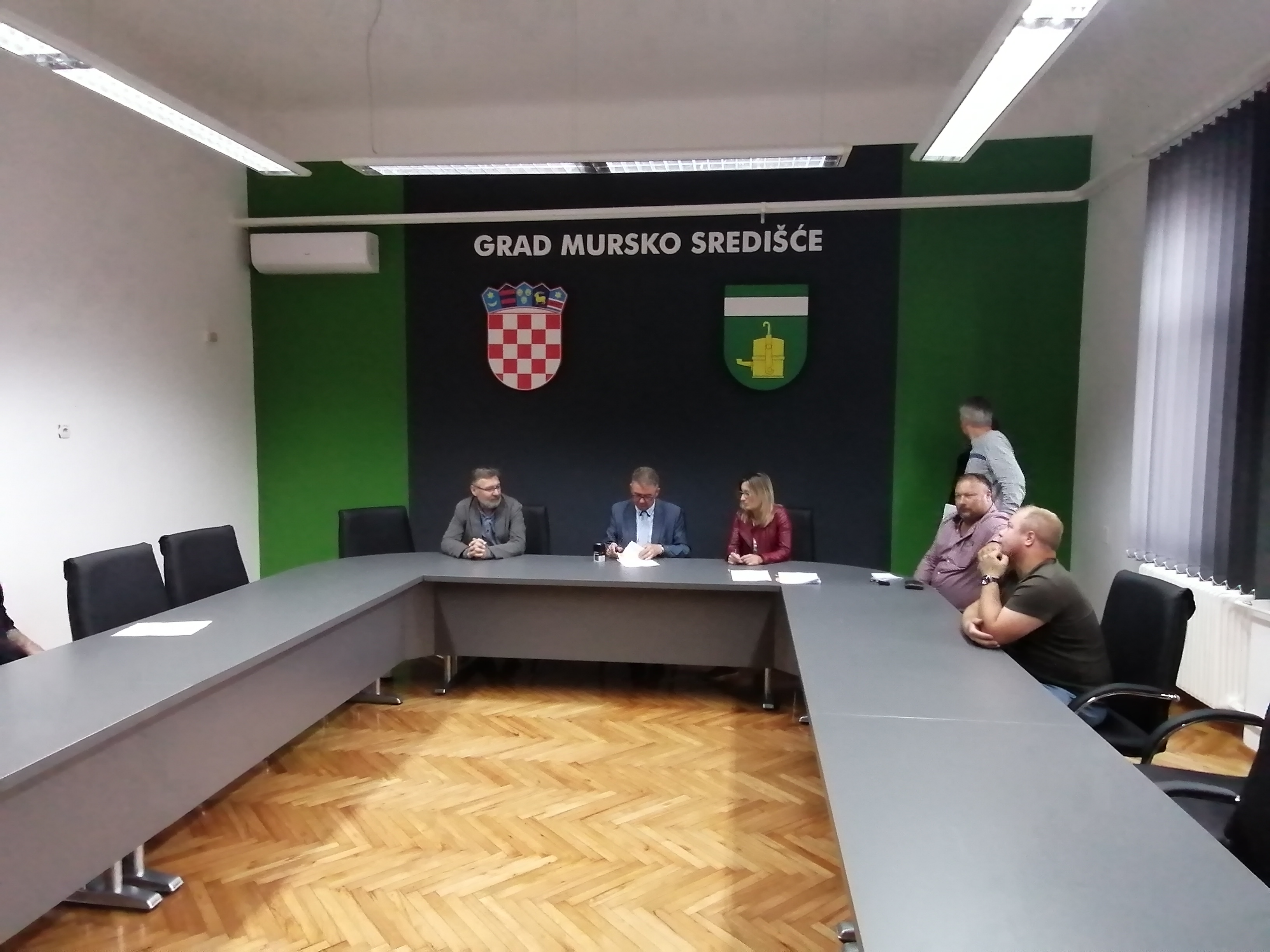 Potpisani ugovori o dodjeli poticaja za uređenje nekretnina na području Grada Mursko Središće   	Početkom siječnja ove godine Grad je raspisao Javni natječaj za dodjelu poticaja za uređenje nekretnina, a pravo na ostvarivanje poticaja imali su vlasnici ne