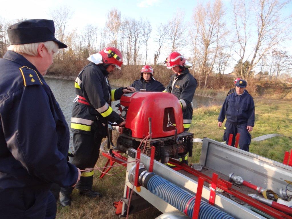 Vatrogasna vježba na obali Mičigen jezera