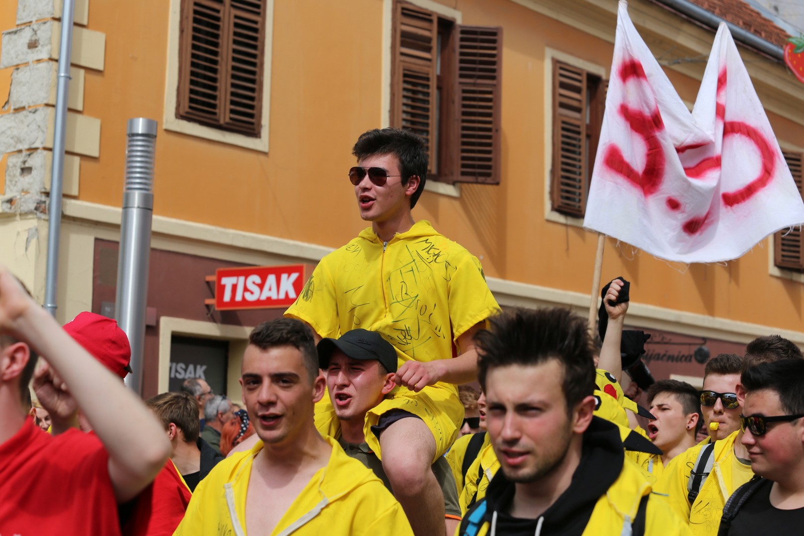 Ulicama Čakovca koračalo više od 1200 međimurskih maturanata