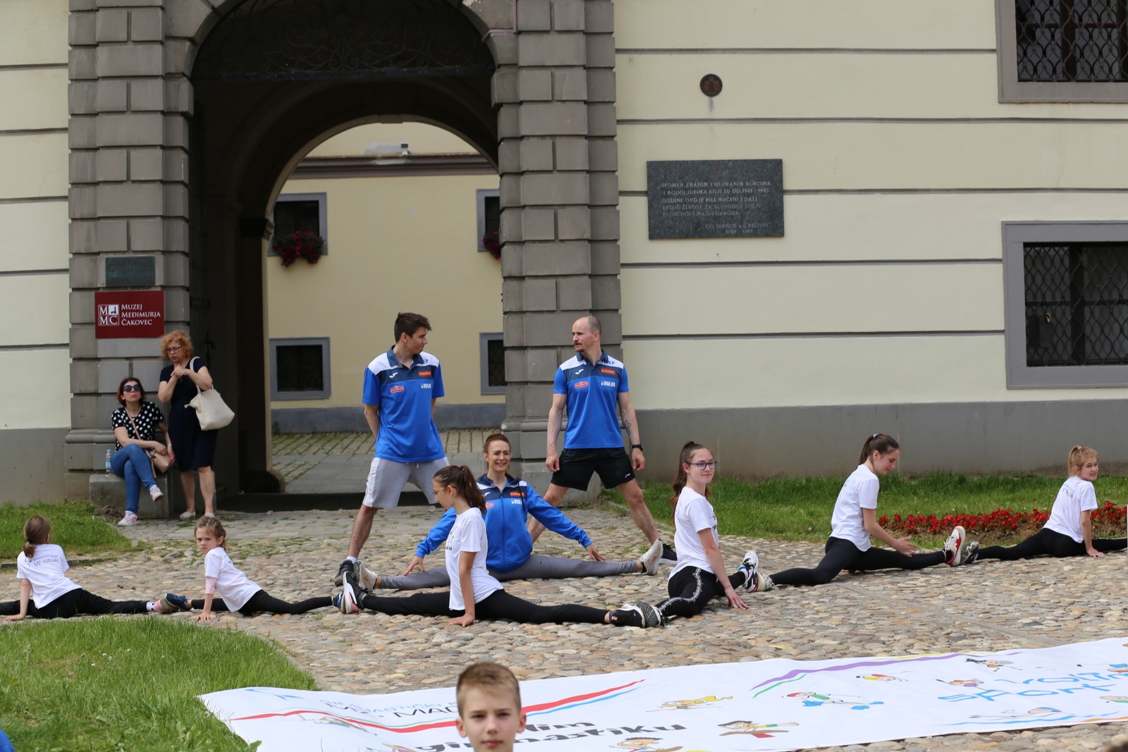 BRAVO! 356 Međimuraca i Međimurki zajedničkim je snagama napravilo više od 600 metara dugu špagu BRAVO! 356 Međimuraca i Međimurki zajedničkim je snagama napravilo više od 600 metara dugu špagu