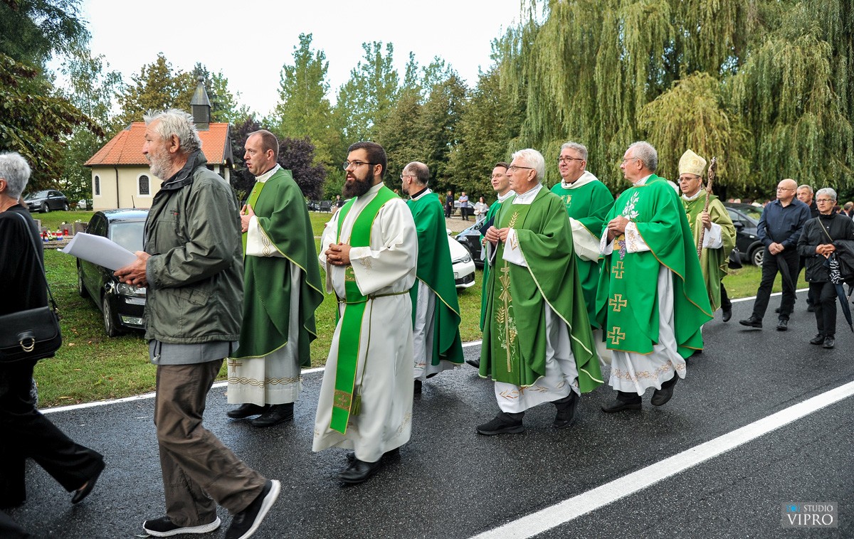 FOTO Uz molitvu i prigodan program obilježena godišnjica tragedije na rijeci Dravi