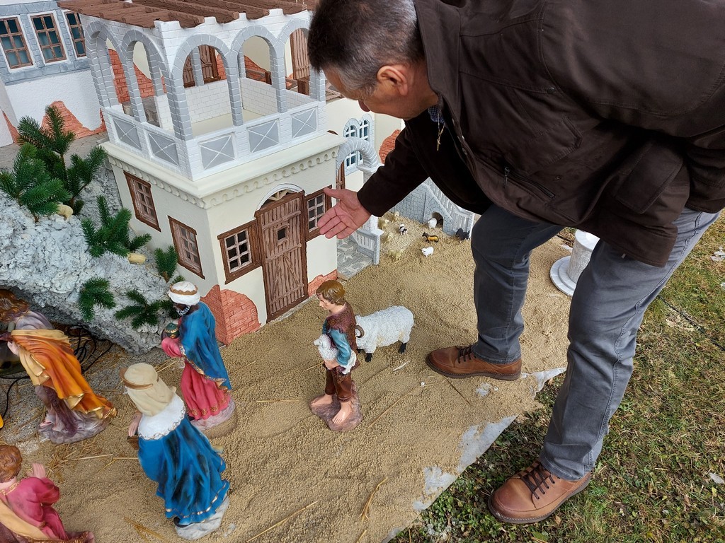 ZLATNE RUKE IVANA ŠAVORE Jaslice su moje hvala Božeku kaj sam živ