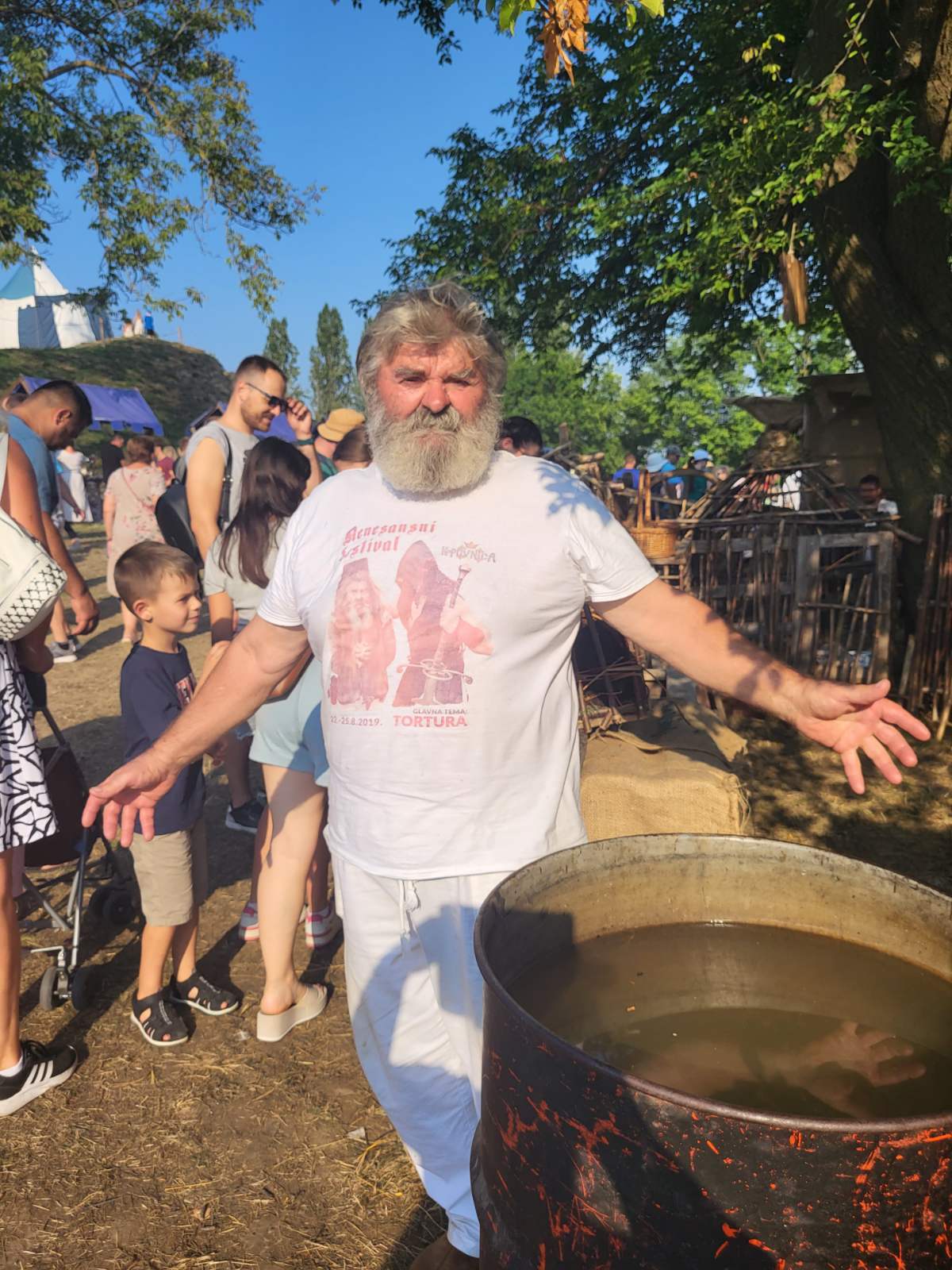 NA KOPRVNIČKIM BEDEMIMA Renesansni festival i ove godine privukao mnoštvo posjetitelja NA KOPRVNIČKIM BEDEMIMA Renesansni festival i ove godine privukao mnoštvo posjetitelja