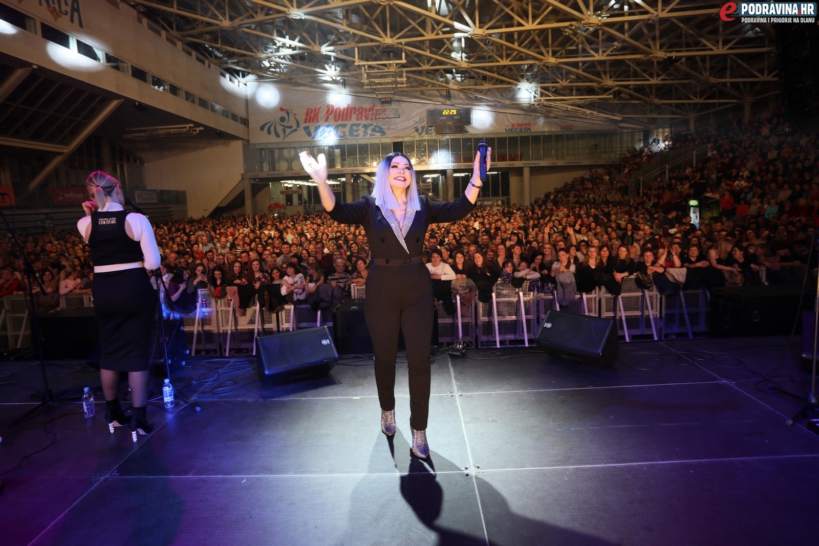 SPEKTAKL U KOPRIVNICI Neda Ukraden uz Vigor priredila nezaboravnu večer