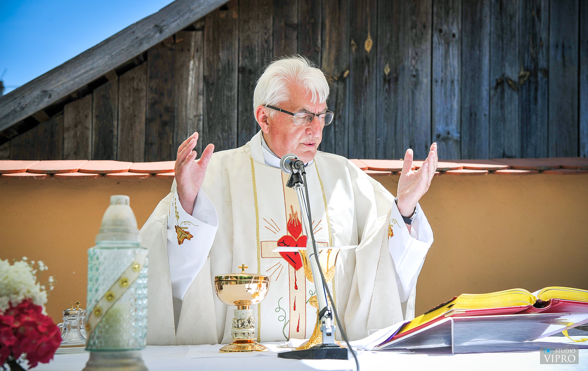 Otok obilježio svoje proštenje, Pobožnosti Presvetom Srcu Isusovu