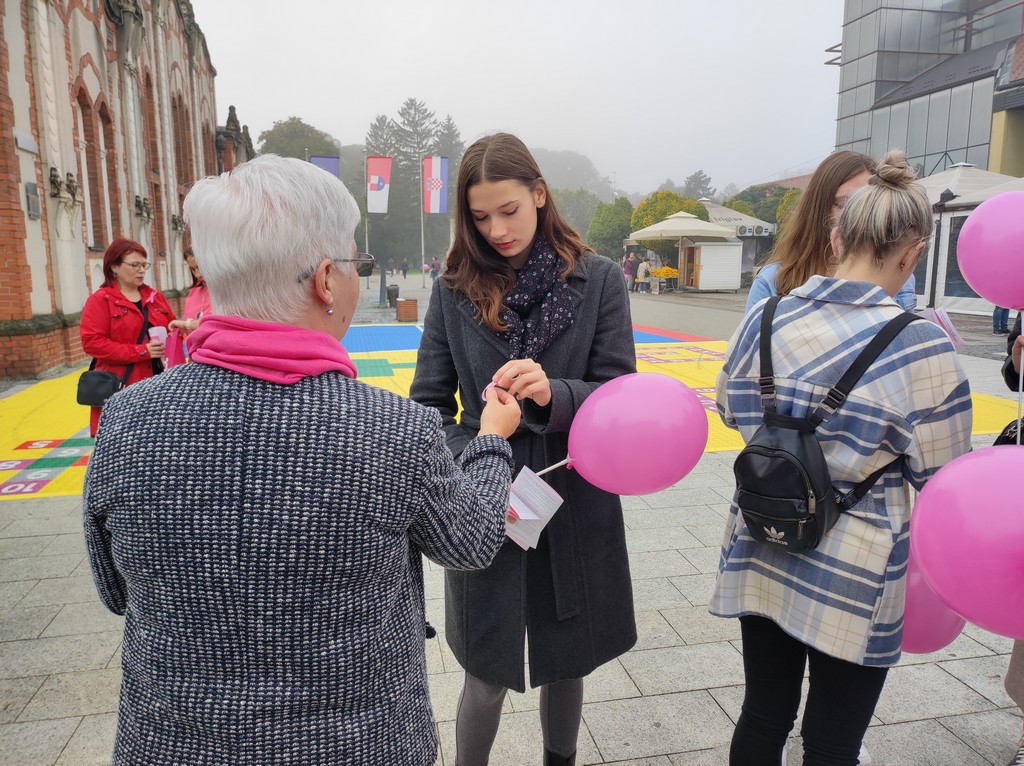 DAN RUŽIČASTE VRPCE Brojne Međimurke i Međimurci dali podršku ženama koje se bore s rakom dojke!