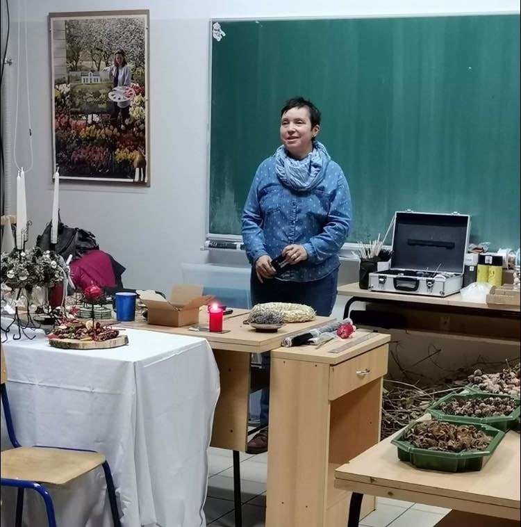 FOTO Profesorica Sabina Šegula iz Slovenije održala radionicu izrade adventskih dekoracija u Gospodarskoj školi Čakovec FOTO Profesorica Sabina Šegula iz Slovenije održala radionicu izrade adventskih dekoracija u Gospodarskoj školi Čakovec