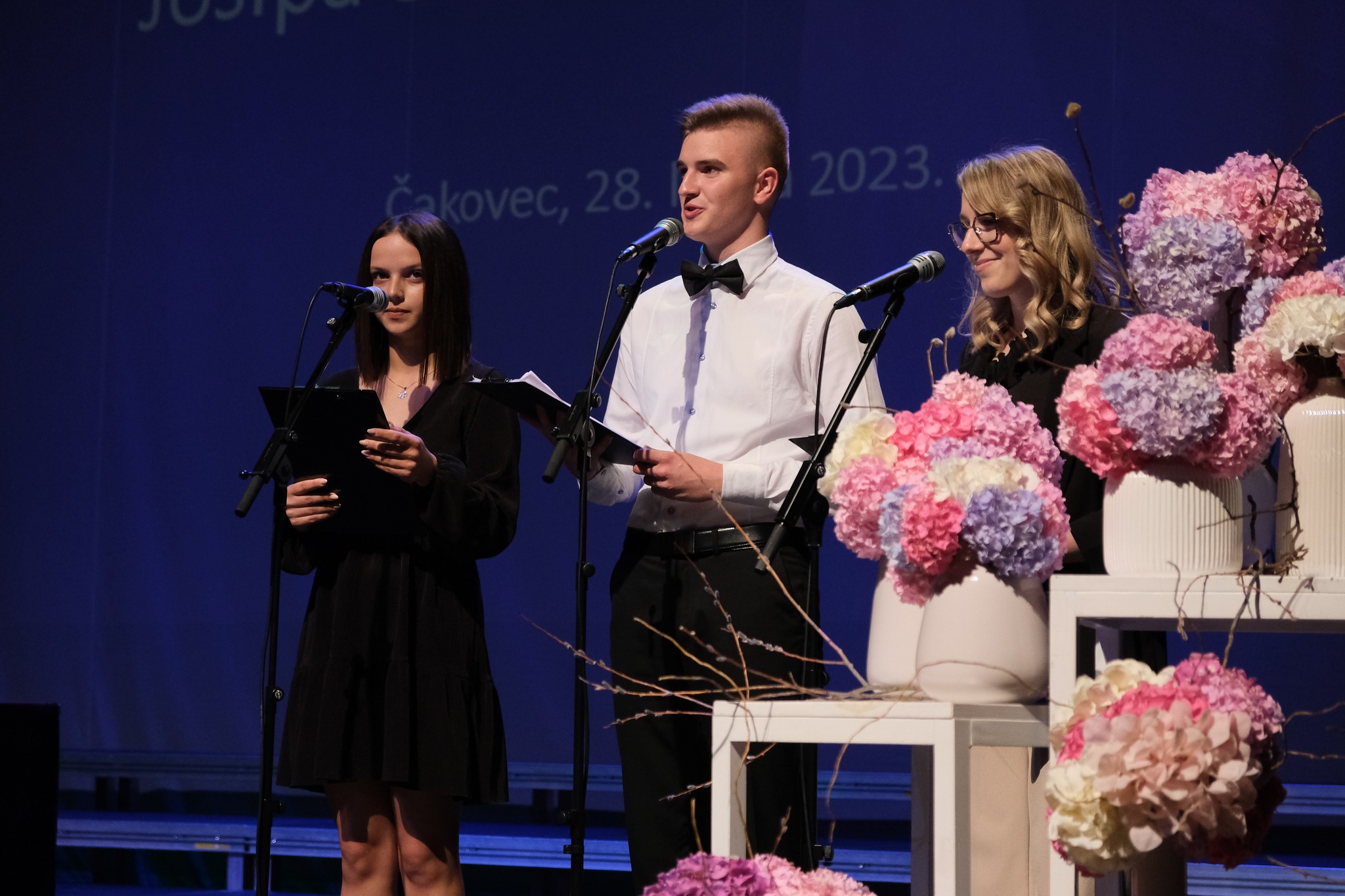 GIMNAZIJA JOSIPA SLAVENSKOG Predivni trenuci s podjele svjedodžbi