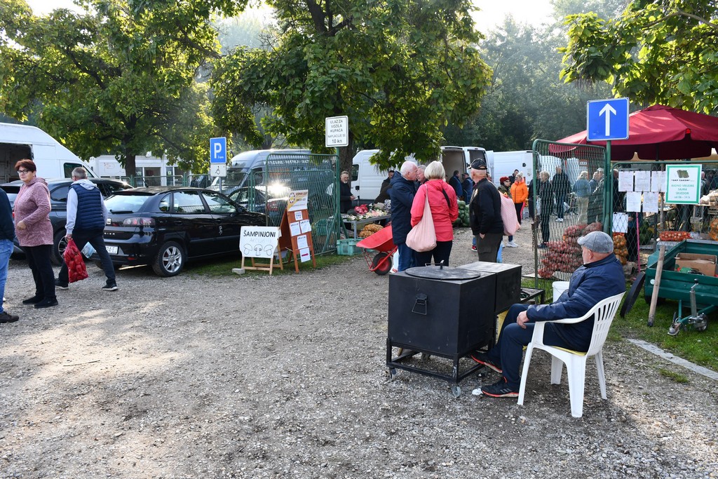 FOTO S dolaskom hladnijih dana povećan interes za kupnju drva za ogrjev