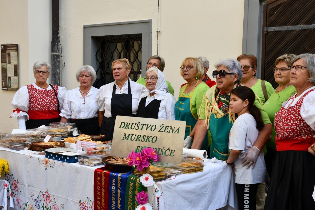 ‘BAKINI KOLAČI’ Najbolji kolač s jabukama pripremila je Natalija Munđar iz Križovca