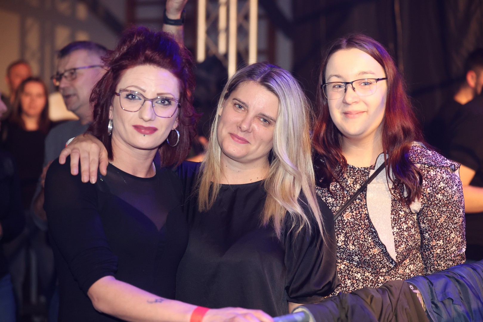 KONCERT U ČAKOVCU Haris Džinović svojim hitovima rasplesao i raspjevao publiku