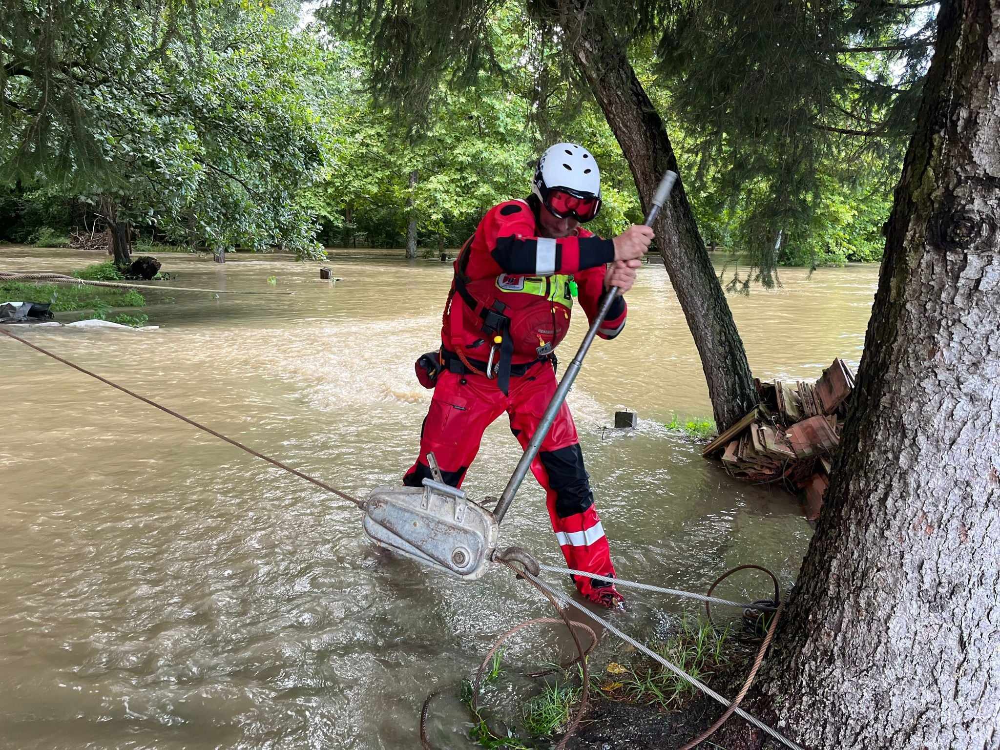 OD JUTRA NA TERENU Bespilotnom letjelicom pregledavali skelu i osjetljiva područja