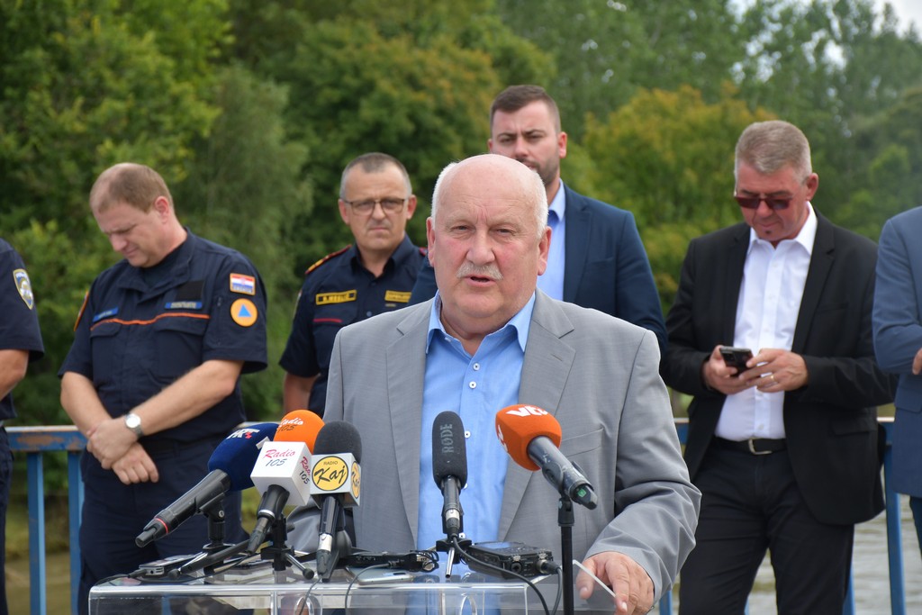 ŽUPAN POSAVEAC ‘Možemo biti ponosni i zadovoljni. Međimurje je u povijesno visokom vodostaju prošlo s najmanje mogućom štetom.’ ŽUPAN POSAVEAC ‘Možemo biti ponosni i zadovoljni. Međimurje je u povijesno visokom vodostaju prošlo s najmanje mogućom štetom.’