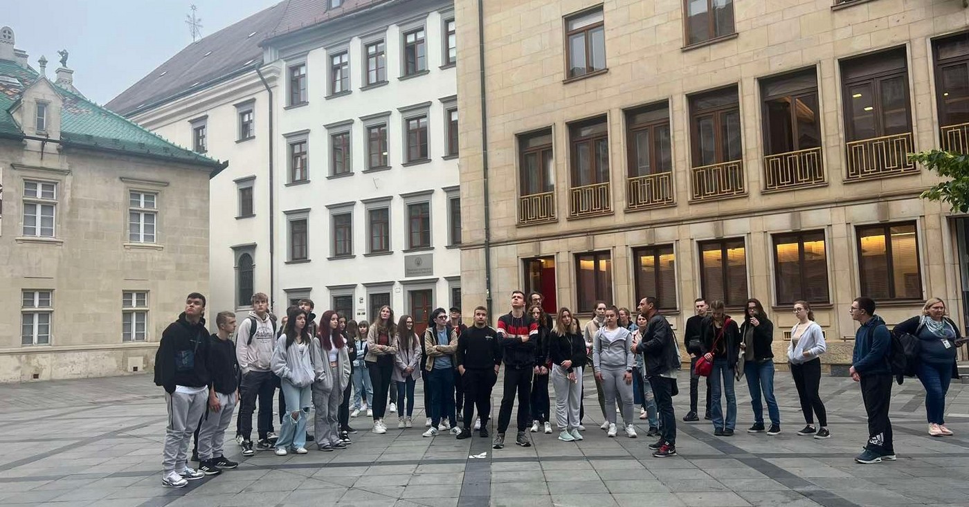 Gimnazija Josipa Slavenskog